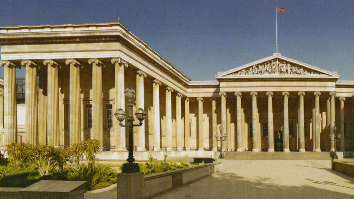 Guide showing Egyptian galleries in the British Museum during 2 days in London